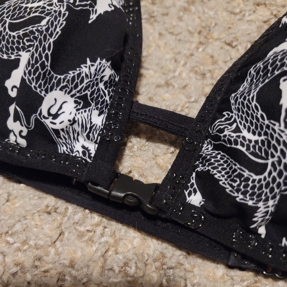 Cxix creatures buckle up sports bra black white dragons small - Picture 6 of 8